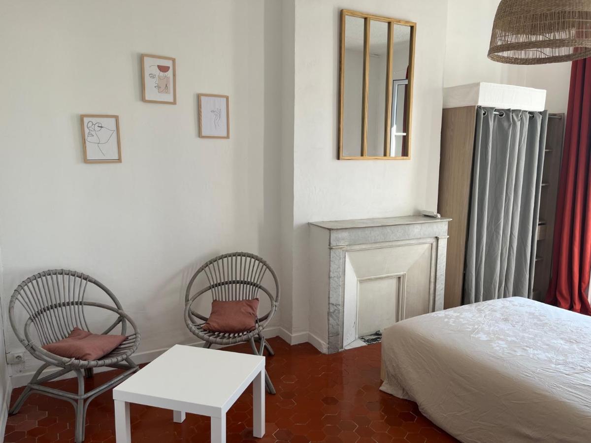 Apartment - Centre 3 Chambres 6 Personnes 4eme Etage Escalier - Sebastien Claire Hyeres