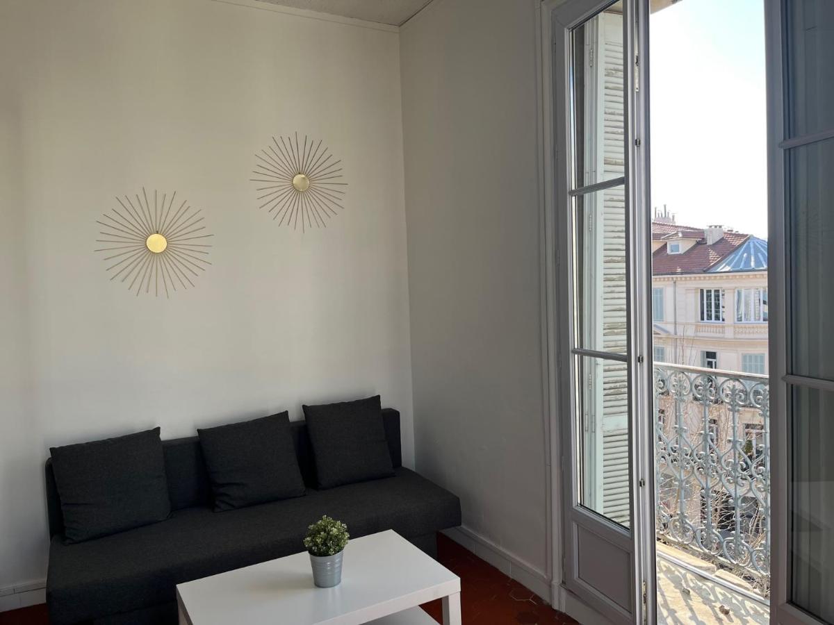 - Centre 3 Chambres 6 Personnes 4eme Etage Escalier - Sebastien Claire