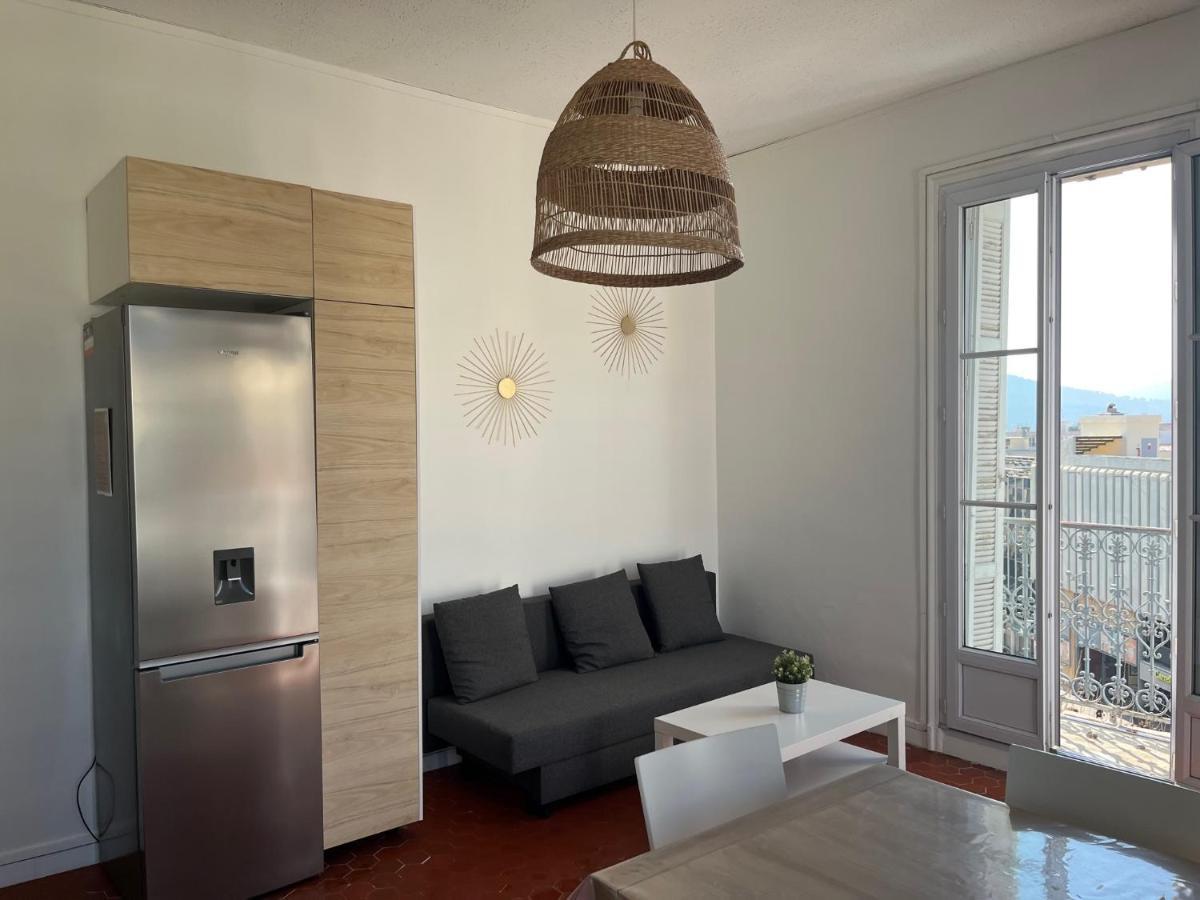 - Centre 3 Chambres 6 Personnes 4eme Etage Escalier - Sebastien Claire *